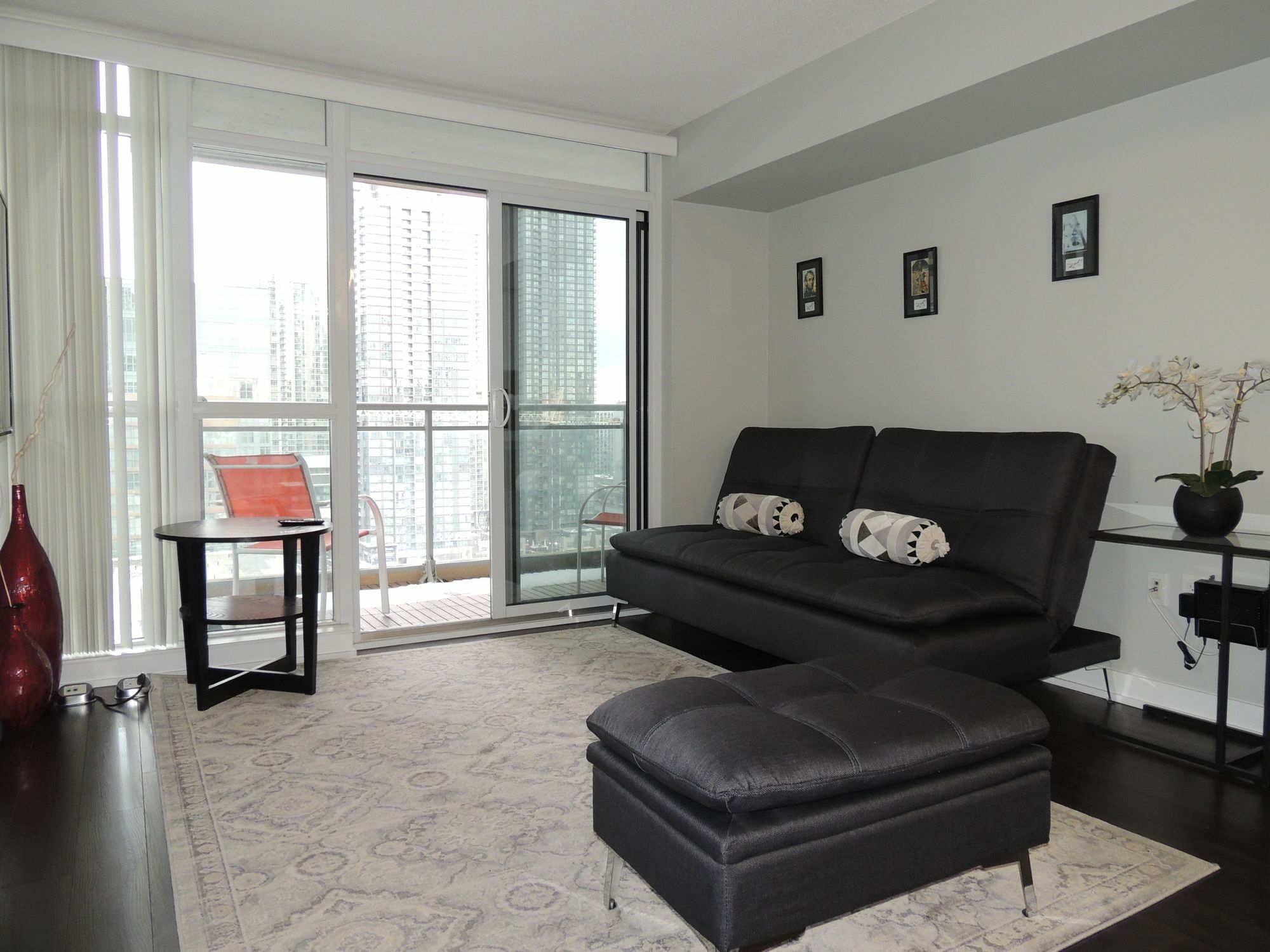 Tvhr - Luxury Condos In Heart Of Downtown