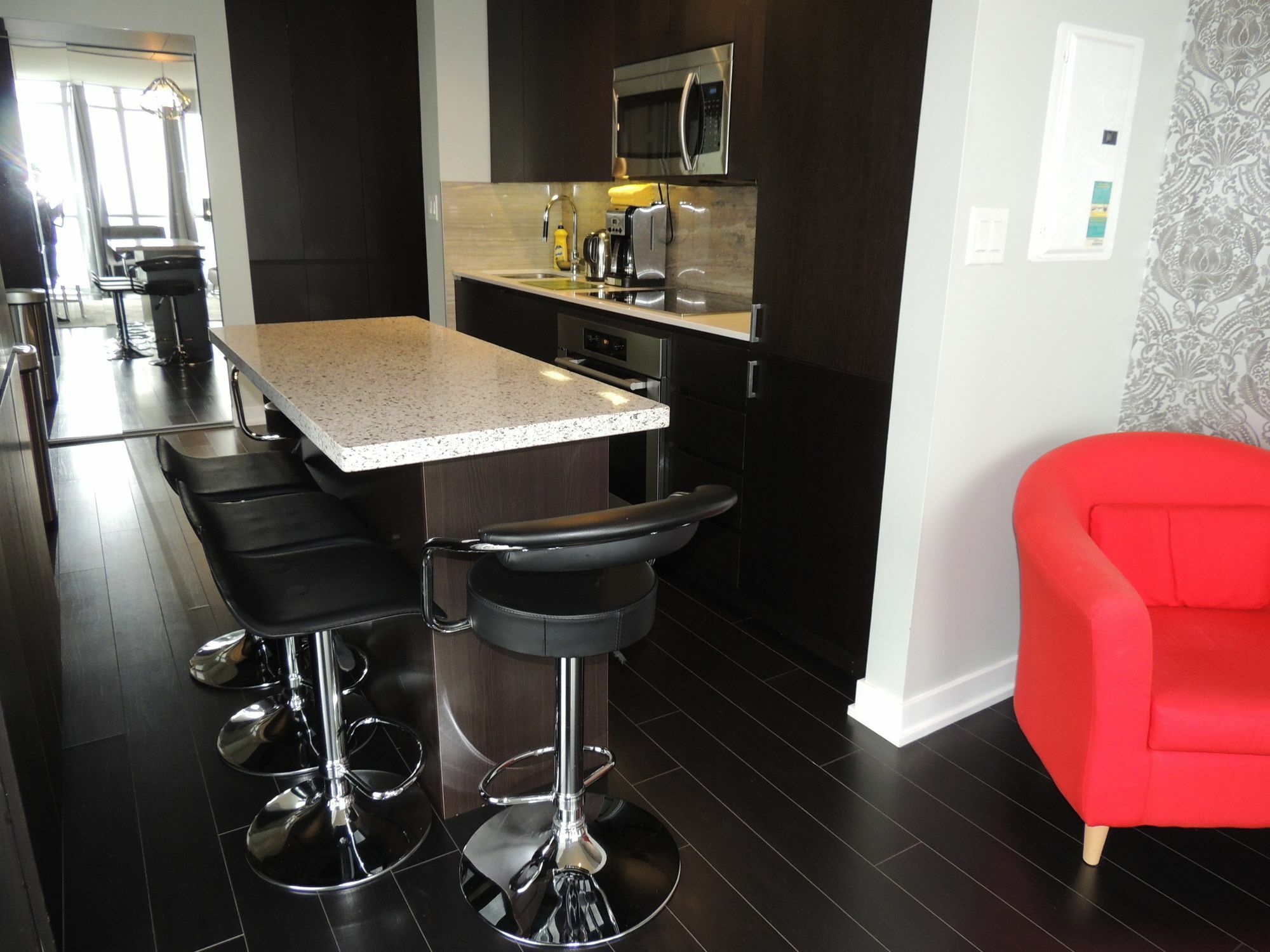 Tvhr - Luxury Condos In Heart Of Downtown *